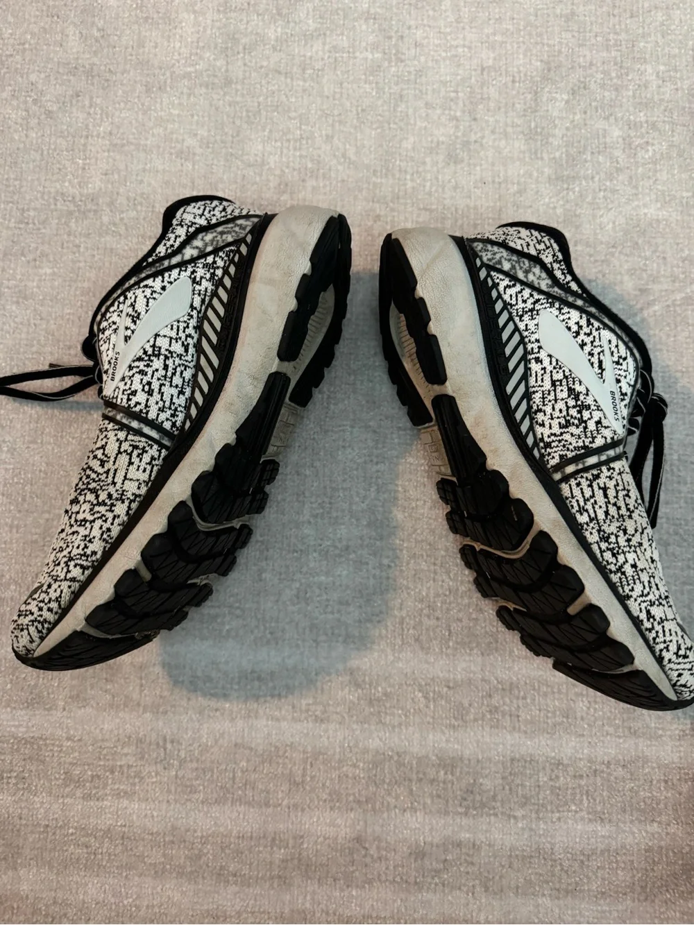 Brooks Women's Black and White Knit Running Sneakers
